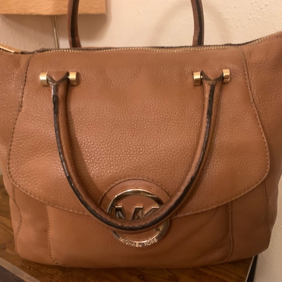 Michael Kors Large Pebbled Leather Shoulder Bag - Picture 5 of 16